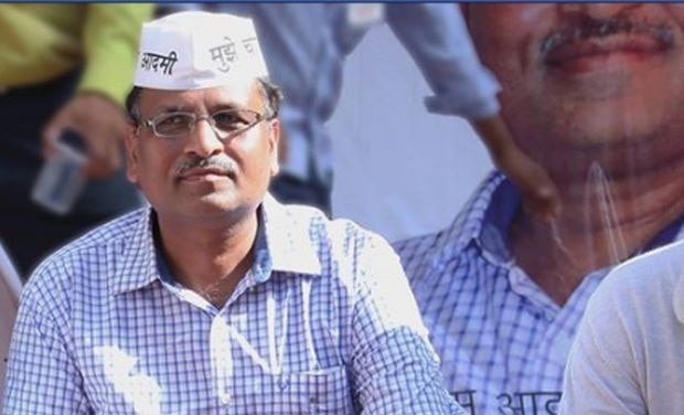 CBI carries out searches at AAP minister Satyendar Jain's residence CBI carries out searches at Satyendar Jain's residence