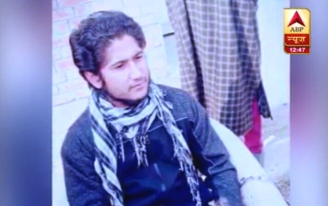 Two  cops killed in firing inside Srinagar hospital, Pak terrorist Naveed Jutt escapes
