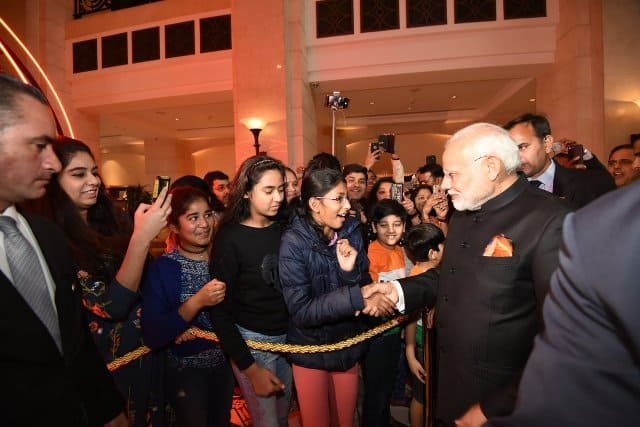 The Indian community enthusiastically welcomes PM Modi to Amman. (Image: Twitter)
