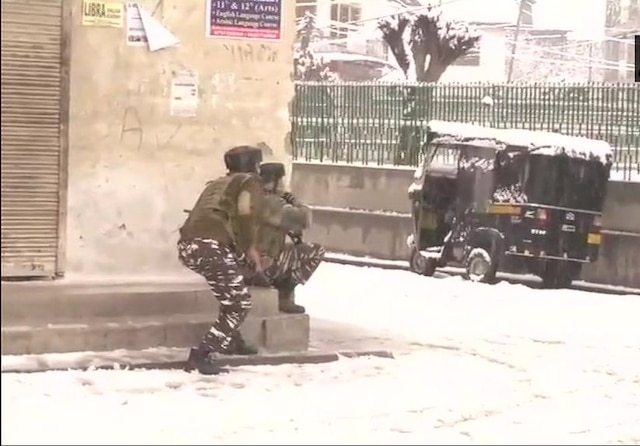 Srinagar: Terror attack at CRPF camp site in Karan Nagar, 1 jawan martyred Srinagar: Terror attack at CRPF camp site in Karan Nagar; Encounter underway