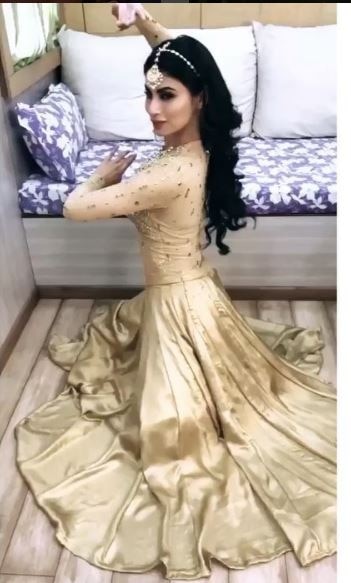 GOOD NEWS : Mouni Roy to appear in the first episode of Naagin 3 ?