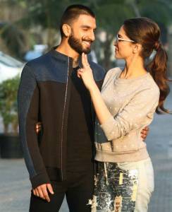 Valentine's Day: Deepika-Ranveer & Saif-Kareena's Love Story Give Us Major Couple Goals!
