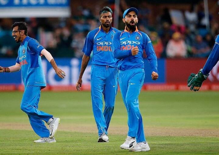 टीम इंडिया की इस जीत से कप्तान कोहली बेहद खुश हैं, उन्होंने कहा, 'इतिहास बनाकर हम खुश हैं. सारे खिलाड़ियों ने इसके लिए कड़ी मेहनत की है. जोहांसबर्ग में तीसरे टेस्ट के बाद से हमारा प्रदर्शन शानदार रहा है. हमने अच्छा क्रिकेट खेला है.'