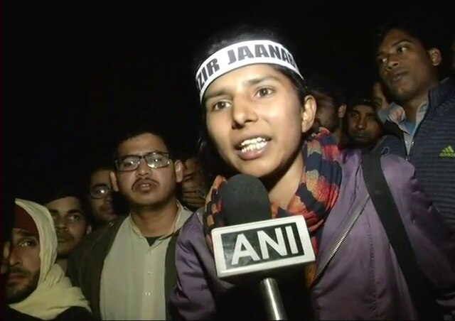 JNU students 'gherao' admin block over compulsory attendance issue JNU students ‘gherao’ admin block over compulsory attendance issue