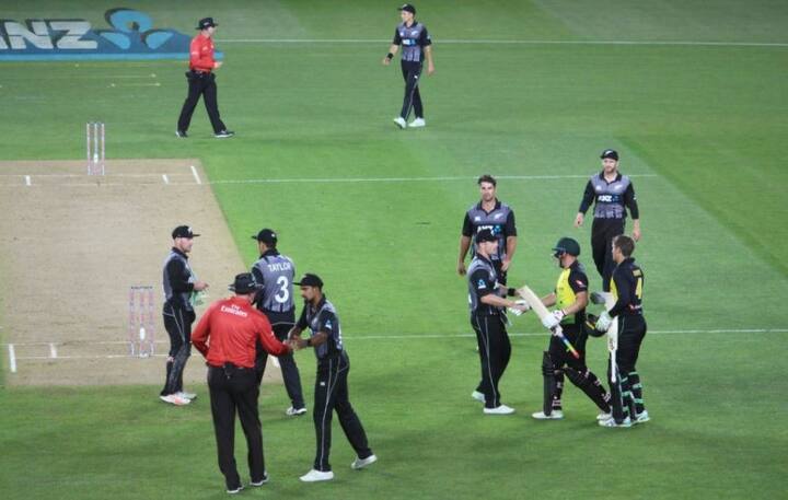 डार्सी और वॉर्नर के अलावा मैक्सवेल ने भी 14 गेंदों में 31 रनों की आतिशी पारी खेली. इसके अलावा अंत में फिंच ने 14 गेंदों में 36 रनों की नाबाद पारी खेल टीम को जीत दिलाई.