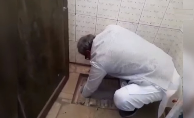Watch: BJP MP Janardhan Mishra cleans clogged school toilet with bare hands, video goes viral Watch: BJP MP cleans clogged school toilet with bare hands, video goes viral