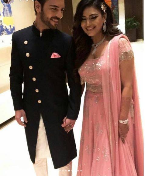 The Naamkarann actress looked drop-dead gorgeous in this pink lehenga while Sanjay looked dapper in blue sherwani. Image: Instagram (@_aditi_poonam_fc)