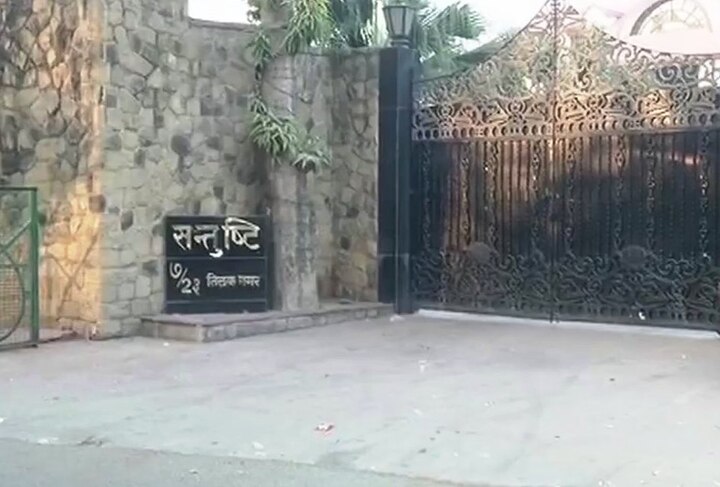 Rotomac scam: CBI raid continues for more than 20 hours in Vikram Kothari’s residence in Kanpur Rotomac scam: CBI raid continues for more than 20 hours in Vikram Kothari's residence in Kanpur