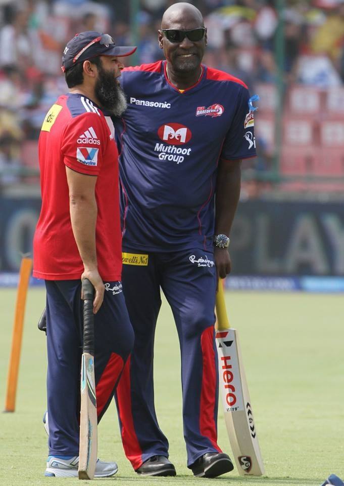 हालांकि विराट अब भी वनडे की सर्वश्रेष्ठ अंक से पीछे हैं, जो कि वेस्टइंडीज़ के लिजेंड विवियन रिचर्ड्स के नाम है. जिनके नाम 935 अंकों का विश्व रिकॉर्ड है.