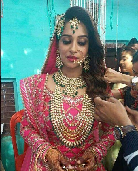 Couple met on the sets of this show and dated for 4 years. We wish them a very happy life together. 