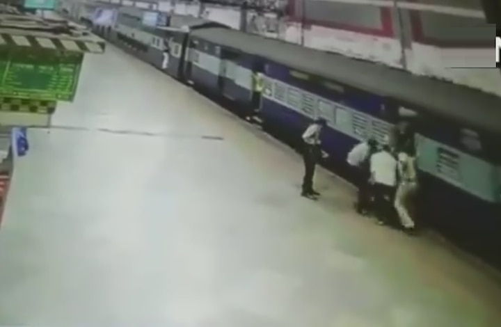 Woman falls while boarding moving train at Mumbai station and then this happened Watch: Woman falls while boarding moving train at Mumbai station and then this happened