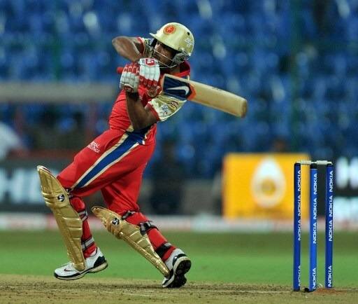 मयंक का बल्ला इस टूर्नामेंट में जमकर चला. जिसकी मदद से उन्होंने 90 के लाजवाब औसत से 3 शतकों समेत 723 रन बनाए.