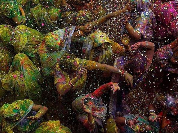 25 Holi messages that you can send to your friends and family this Holi