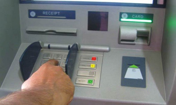 Man Poses As Engineer, Steals Rs 18 Lakh From ATM In UP’s Shamli Man Poses As Engineer, Steals Rs 18 Lakh From ATM In UP's Shamli