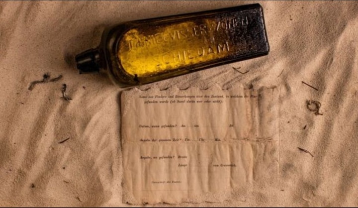 Amazing Coincidence! Group Of Walkers Find World’s Oldest Message In Bottle On Australian Beach Amazing Coincidence! Group Of Walkers Find World's Oldest Message In Bottle On Australian Beach