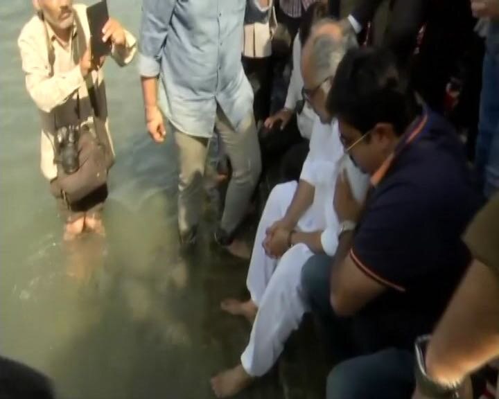 WATCH: Grieving Boney Kapoor immerses wife Sridevi's ashes in Ganga