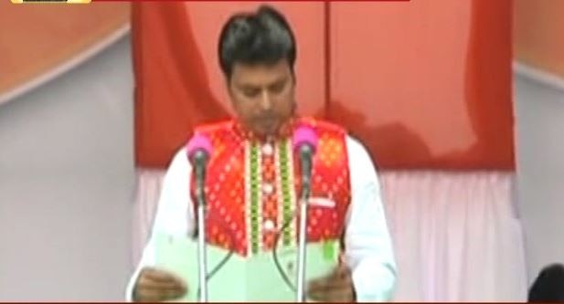 Biplab Deb To Take Oath As Tripura Chief Minister BJP's Biplab Deb takes oath as Tripura CM in presence of Modi, Advani & Sarkar