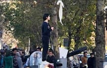 Iran: Two year imprisonment for woman who pulled off headscarf in public
