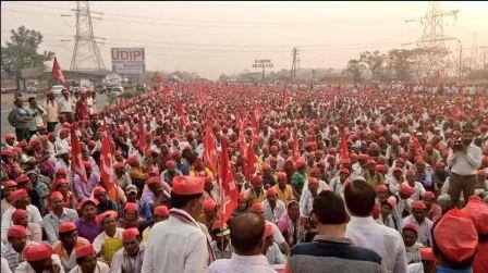 To press their various demands, the peasants are planning to lay siege to the state legislature complex on Monday. 