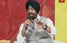 Amarinder, Badals hand-in-glove, playing \'friendly match\' in Punjab: AAP\'s Sukhpal KhairaAmarinder, Badals hand-in-glove, playing \'friendly match\' in Punjab: AAP