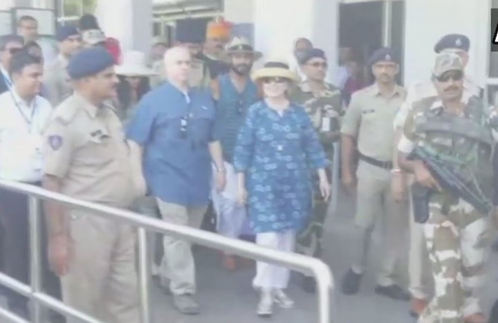 On her trip to India, Hillary Clinton gets injured On her trip to India, Hillary Clinton gets injured