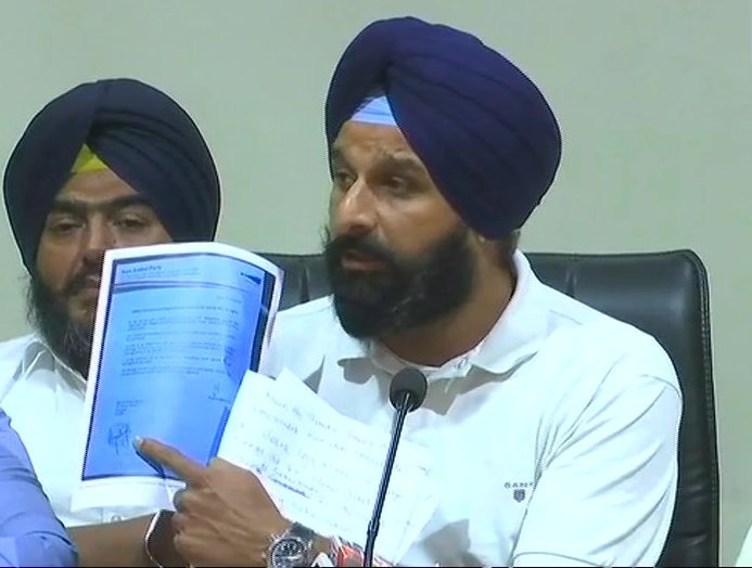 Arvind Kejriwal apologises to Bikram Singh Majithia, ex-Punjab minister says ‘It’s historical moment for me’ Arvind Kejriwal apologises to Bikram Singh Majithia, ex-Punjab minister says 'It's historical moment for me'