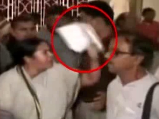 Viral Sach: Truth behind video which claims Mamata Banerjee’s party members created ruckus after she opposed ‘Vande Mataram’ Viral Sach: Truth behind video which claims Mamata Banerjee’s party members created ruckus after she opposed ‘Vande Mataram’