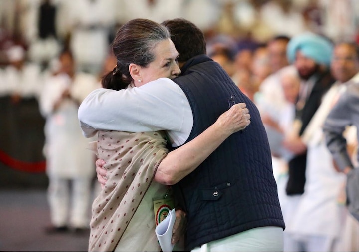 Sonia Gandhi rushed from Shimla to Delhi after being unwell Sonia Gandhi complains of restlessness, rushed from Shimla to Delhi