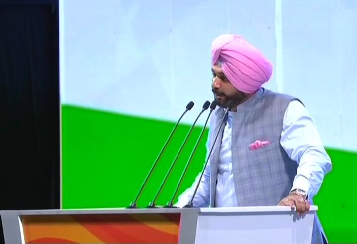 Navjot Singh Sidhu apologises to Manmohan for past remarks Sidhu apologises to Manmohan for past remarks