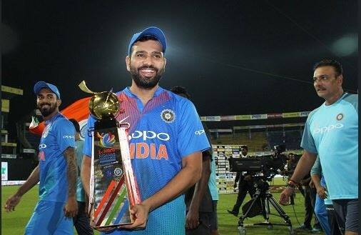 लेकिन भारतीय कप्तान रोहित शर्मा इस ऐतिहासिक पल का गवाह नहीं बन सके.