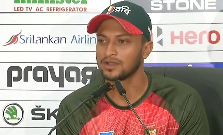 इसके साथ ही शाकिब ने श्रीलंकाई समर्थकों पर कहा कि 'हम अकसर विदेश में द्वीपक्षीय सीरीज़ खेलते हैं, जिसमें वो भी कभी वहां के फैंस से समर्थन की उम्मीद नहीं करते. हमारा ध्यान उस पर बिल्कुल भी नहीं रहता. हम इस बारे में बिल्कुल भी नहीं सोचते कि कौन किसी समर्थन दे रहा है.'