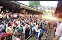 IN PICS: \'Rail Roko\' Protest By Apprentices In Mumbai
