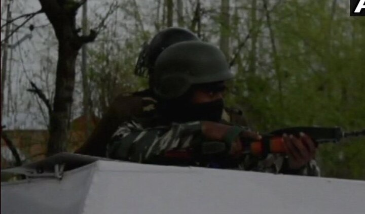 J&K: 2 terrorists gunned down in Anantnag's Dooru J&K: 2 Hizbul Mujahideen terrorists gunned down in Anantnag's Dooru