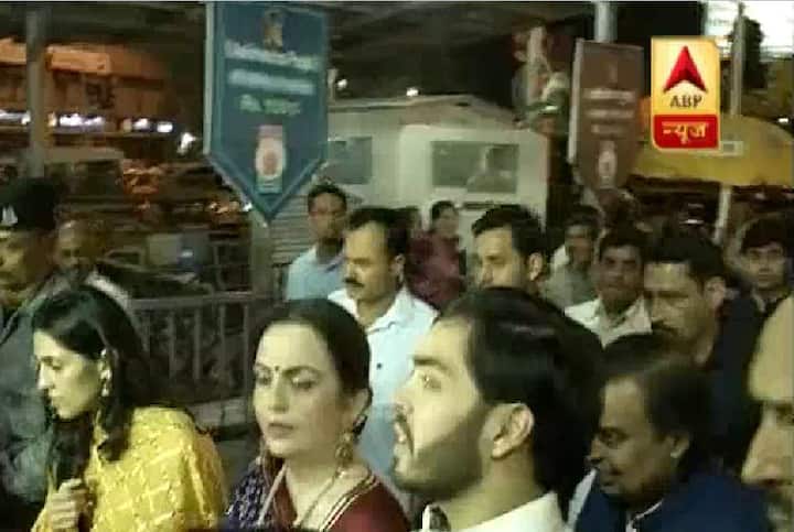 The Ambanis visited Siddhivinayak temple in Mumbai on the occasion of Ram Navami to seek blessings.