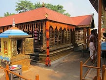 At this Kerala temple, thousands of men dress up as women to get deity\'s blessings