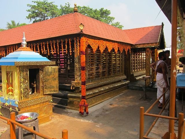 At this Kerala temple, thousands of men dress up as women to get deity's blessings At this Kerala temple, thousands of men dress up as women to get deity's blessings
