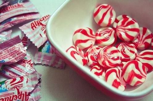 ‘Alpenliebe’ famous candy in India has been used by the players to work on the shiny side of the ball. (Credit: @llPetit_Kll)