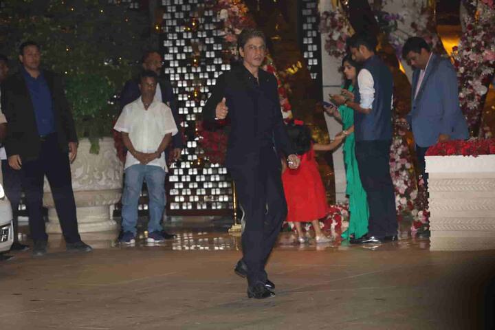 Shah Rukh was looking brilliant in a black suit.