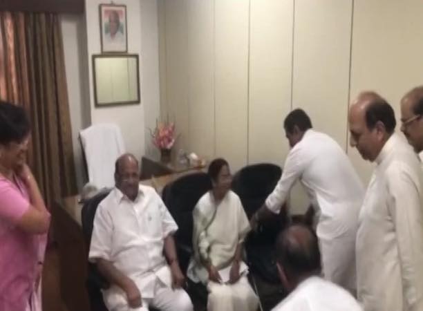 Mamata Banerjee meets Sharad Pawar in New Delhi for anti-BJP front After meeting leaders of TRS and BJD, Mamata holds talks with Pawar in Delhi