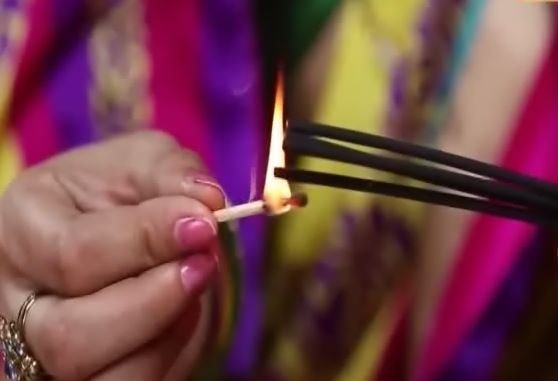 Viral Sach: Can smoke from agarbatti cause cancer? Viral Sach: Can smoke from agarbatti cause cancer?