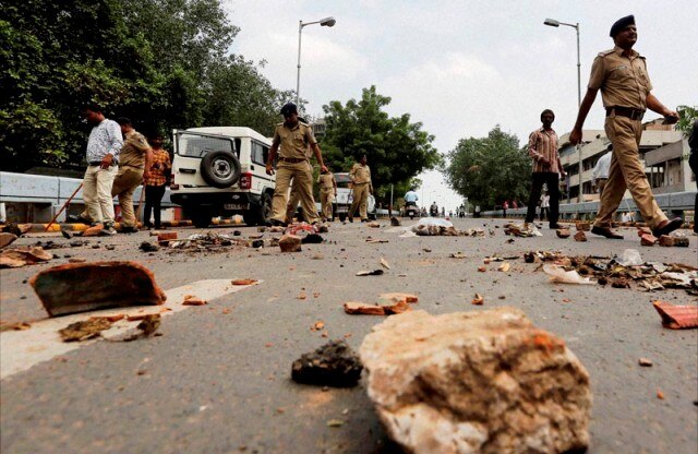 Gujarat: 6 injured in clash between two groups in Surat's Amroli, 40 detained Gujarat: 6 injured in clash between two groups in Surat's Amroli, 40 detained