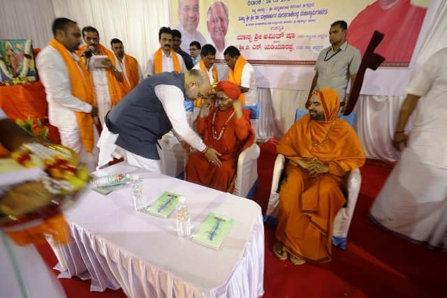 Karnataka polls: Clarify if you are a Hindu or Jain, CM Siddaramaiah asks Amit Shah Karnataka polls: Clarify if you are a Hindu or Jain, CM Siddaramaiah asks Amit Shah