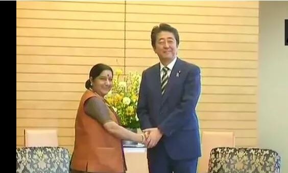 Sushma Swaraj meets Japanese PM Shinzo Abe in Tokyo; discusses ways to strengthen bilateral ties Sushma Swaraj meets Japanese PM Shinzo Abe in Tokyo, discusses ways to strengthen bilateral ties