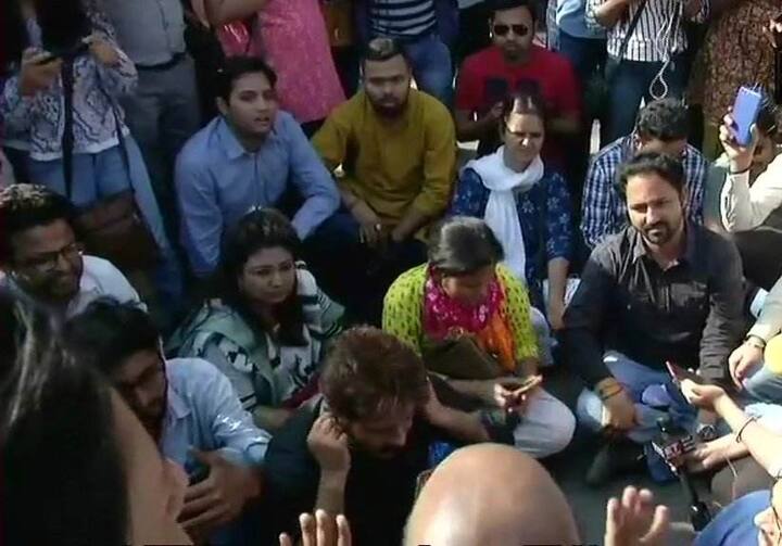 SSC aspirants stage shoot-out slogans, demand cancellation of re-examination/ ANI image