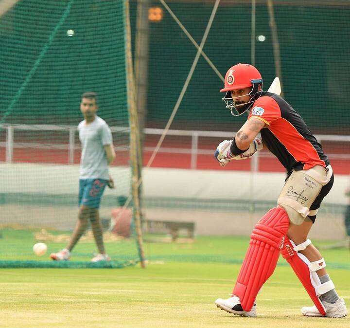 विराट कोहली ने लगभग एक महीने से अधिक समय के बाद क्रिकेट के मैदान पर वापसी की.