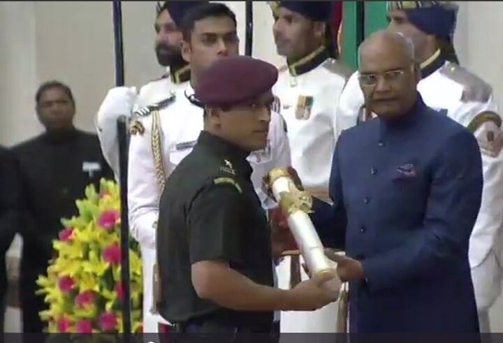 Dhoni, Pankaj Advani presented Padma Bhushan at Rashtrapati Bhavan ceremony Dhoni, Pankaj Advani presented Padma Bhushan at Rashtrapati Bhavan ceremony