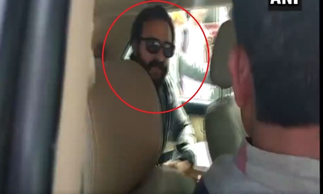 VIDEO: Saif Ali Khan misbehaves with driver, tells him ‘sheehsa upar karo warna padegi ek’ Caught on camera: Saif Ali Khan misbehaves with driver