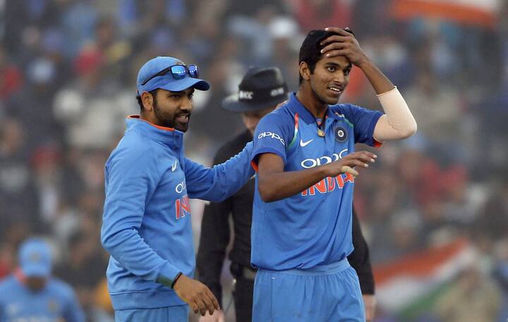 सुंदर श्रीलंका में हुई ट्राई सीरीज में मैन ऑफ द सीरीज रहे थे. सुंदर ने कहा कि करियर के शुरुआत में ही गेंदबाजी विविधता को लेकर वह ज्यादा नहीं सोचते हैं. उन्होंने कहा,