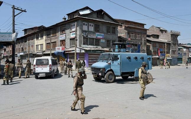 Srinagar: Two CRPF jawans mowed down by para-military force vehicle  Srinagar: 2 CRPF jawans mowed down by para-military force vehicle