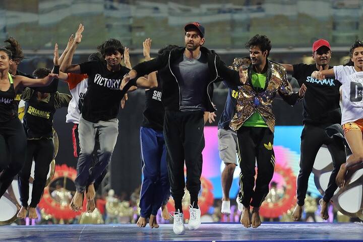 Ahead of the opening ceremony, bollywood superstar Hritik Roshan was seen preparing for his performance. Hritik replaced Ranveer Singh after the latter backed out due to injured shoulder.